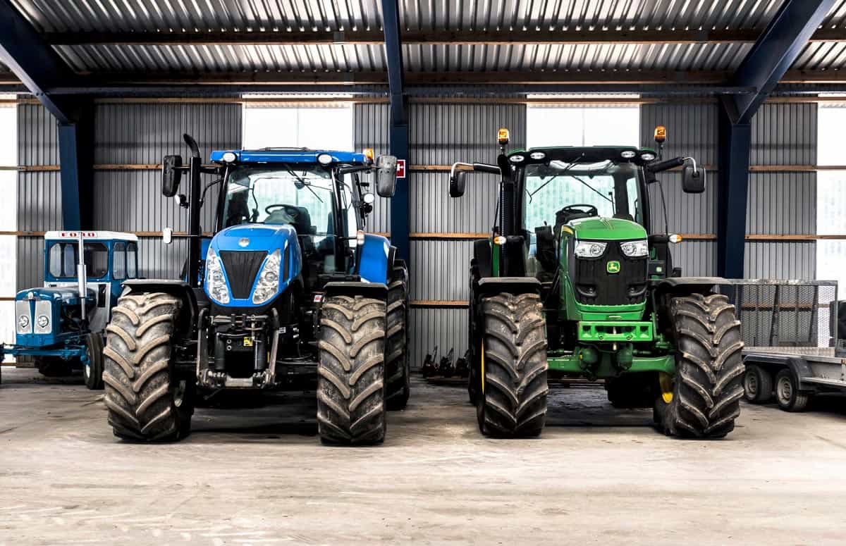 Traktorer købes både New Holland og John Deere